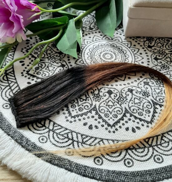 Matu šķipsna ar vienu klipsi, trīs toņos