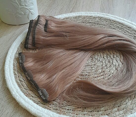 Gaiši brūni mati ar klipšiem, 140g.