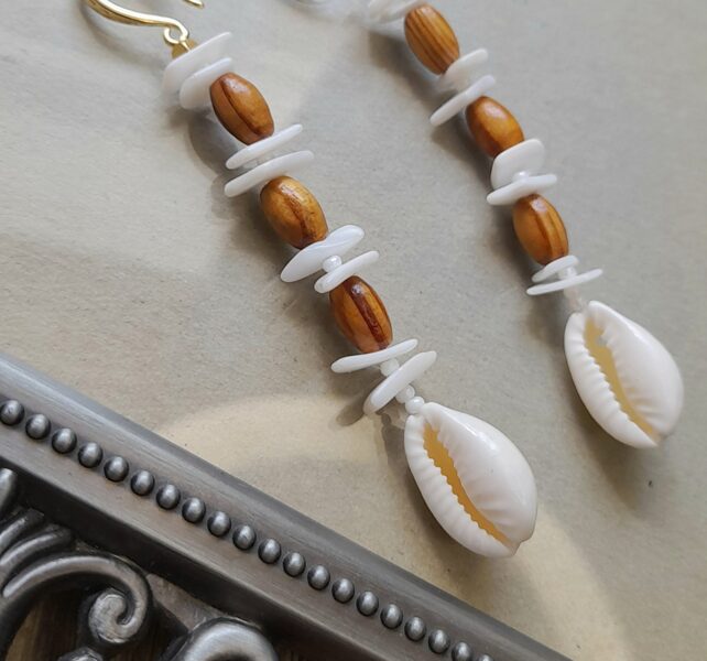 Auskai ar gliemežvāku, koka elementiem #5/29