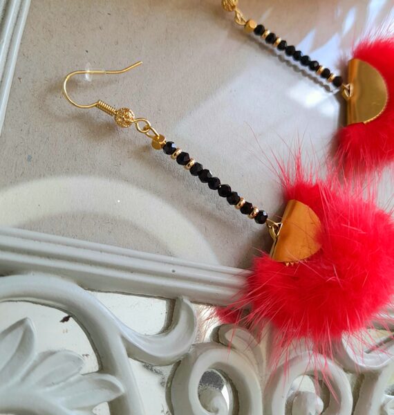 Sarkani ar melnu auskari #5/17