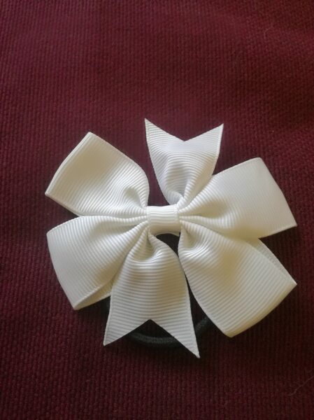 Matu gumija ar baltu lenti #49