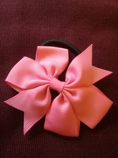 Matu gumija ar rozā lenti #50